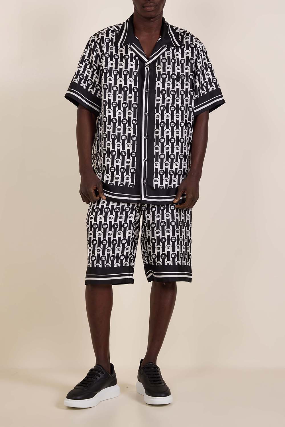 חולצת כפתורים